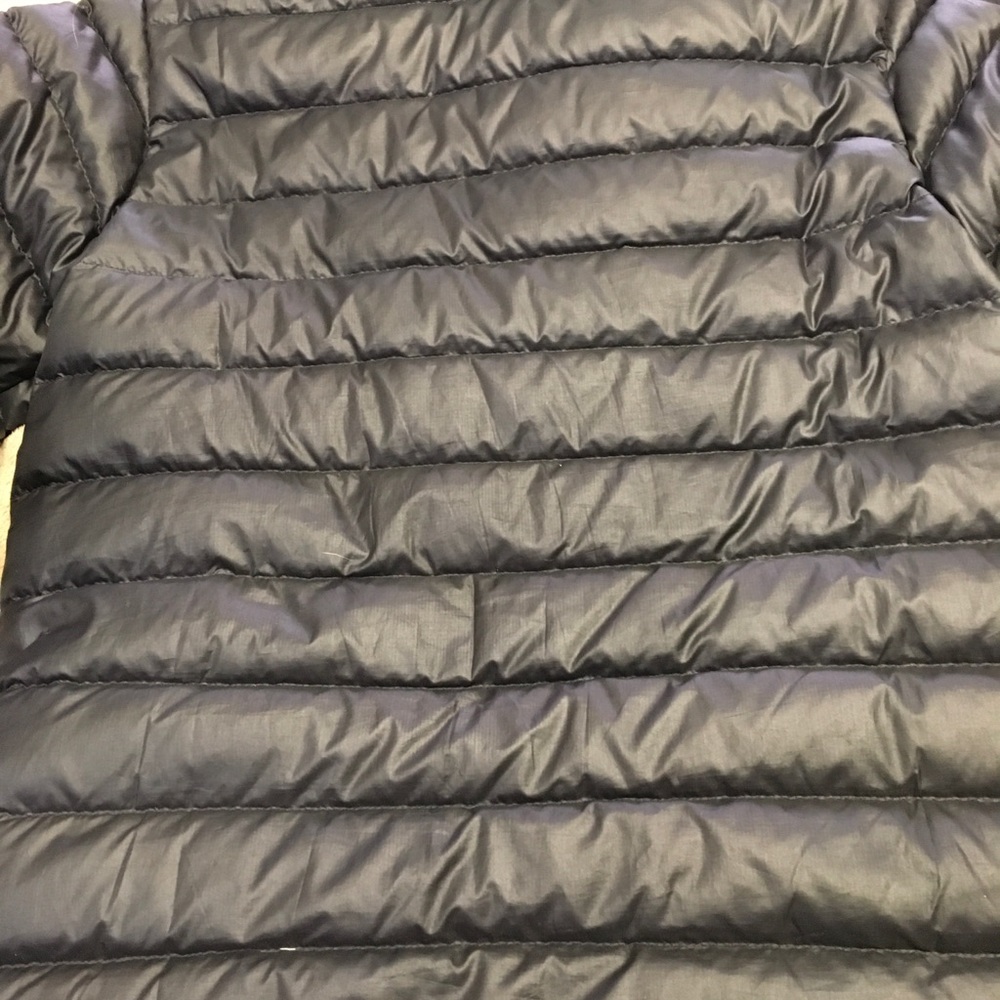 SOLD. Boys Patagonia puffer coat. (12) - Picture 6 of 6